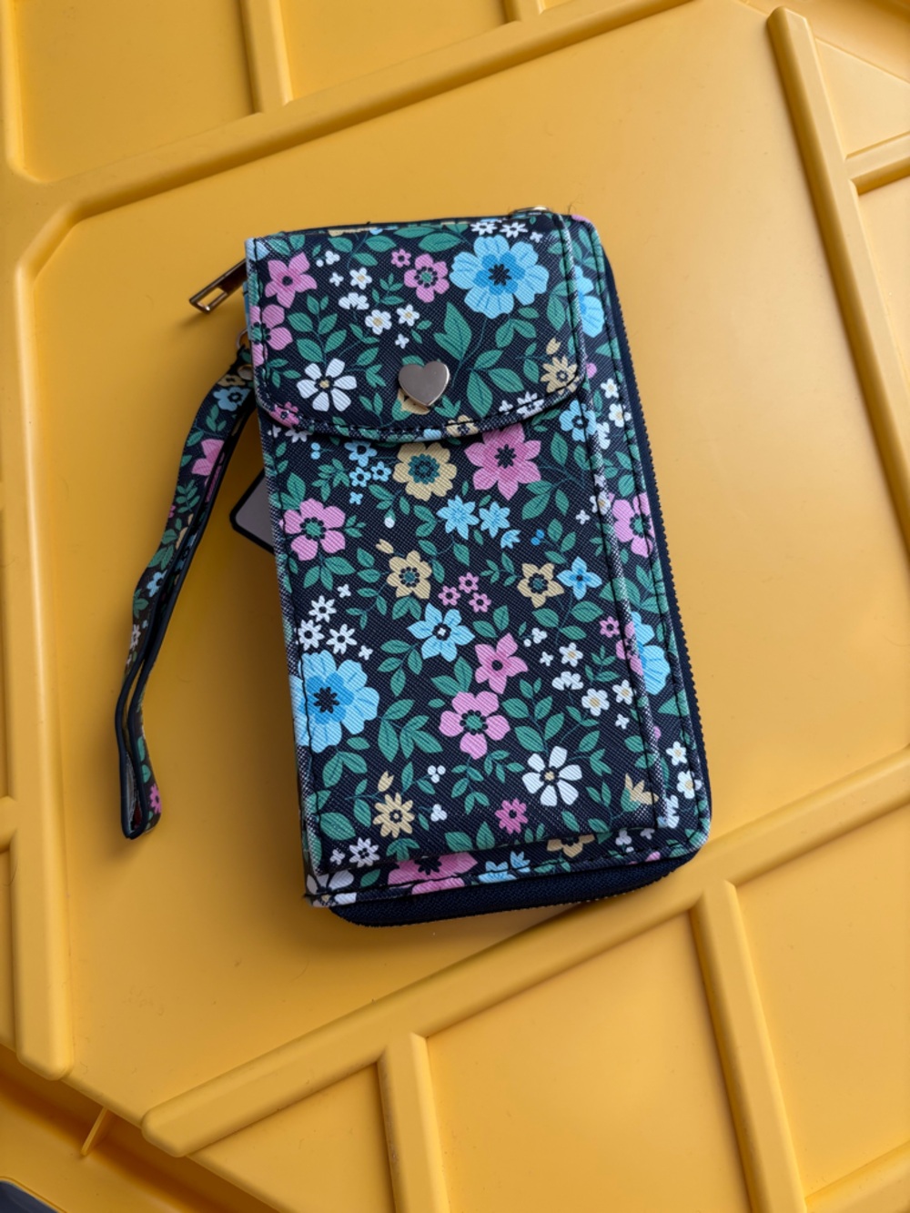 Wristlet wallet floral